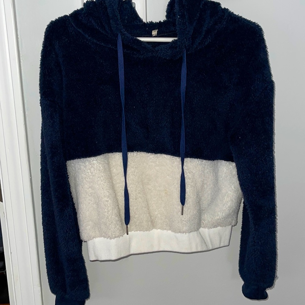 Furry crop sweatshirt 💙